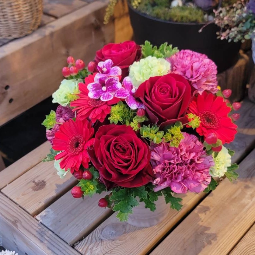 切花アレンジメント（片桐節子 HANA・BIYORIデザイナーベストセレクション）